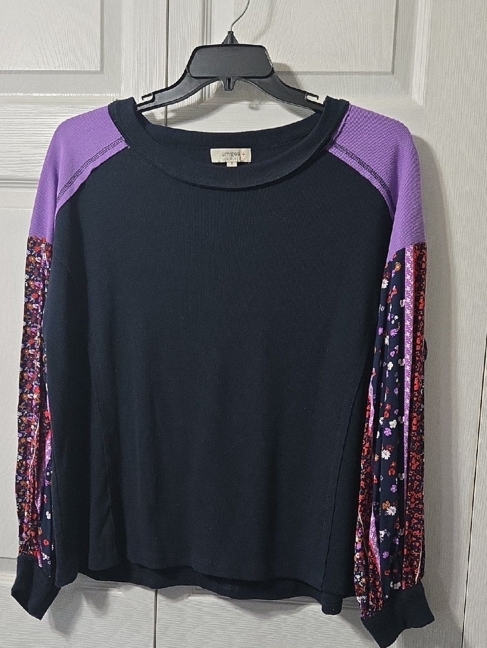 Umgee Black Top with Purple Floral Paneled Puff Sleeves